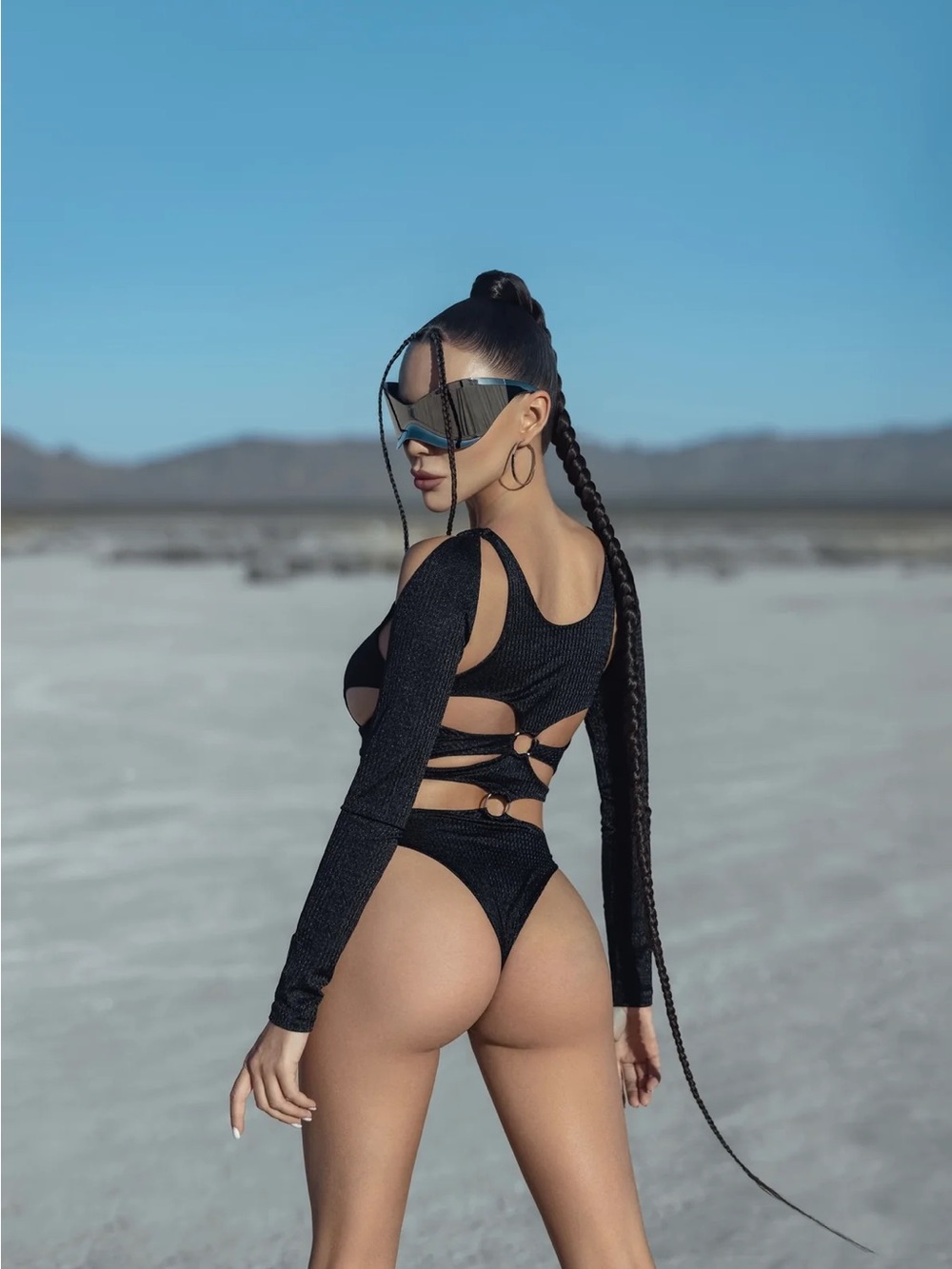 Black Cutout One-Piece Swimsuit - Sleek High-Cut Design - Picture 2 of 6